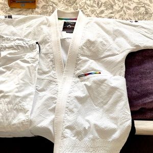 Hyperfly A3 gi. Used twice. Basically brand new.